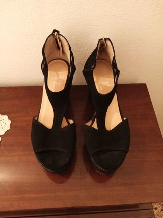 Sandali con zeppa neri