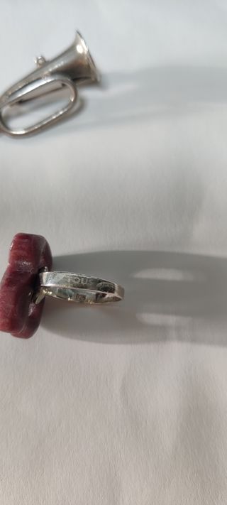 Anillo Tous  plata y oso de gema Rodonita.
Cruise.