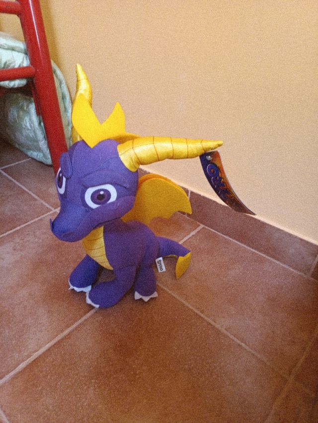 Peluche Spyro dragón morado