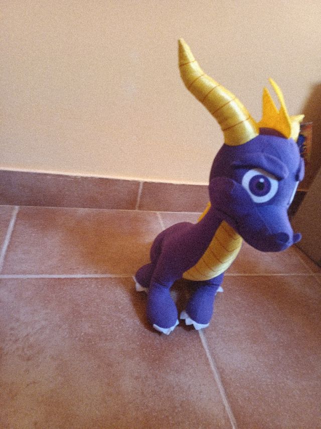 Peluche Spyro dragón morado