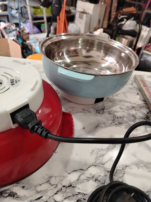 Olla eléctrica roja