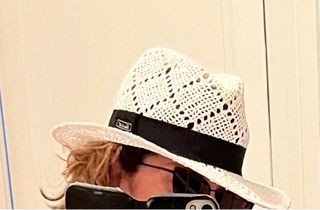 Cappello estivo bianco in paglia
