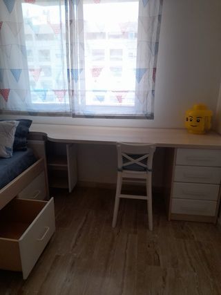 Cama infantil - azul y beige
