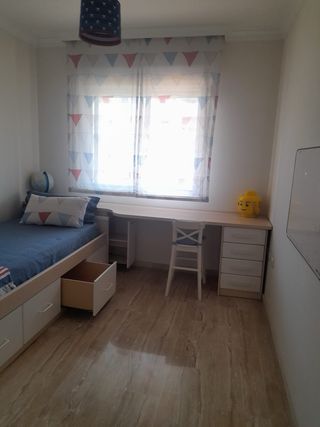 Cama infantil - azul y beige