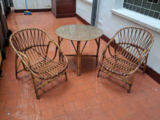 Mesa y 2 sillas ratán terraza