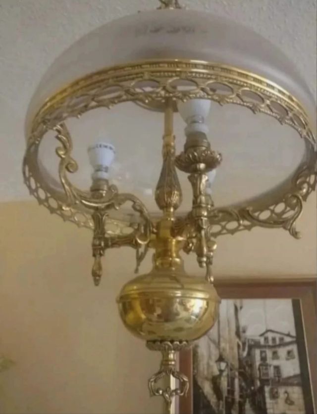 Lámpara antigua dorada