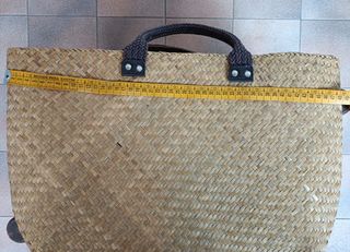 Bolso de mimbre para paseo o compra.