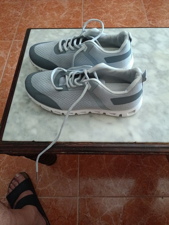 Zapatillas deportivas grises