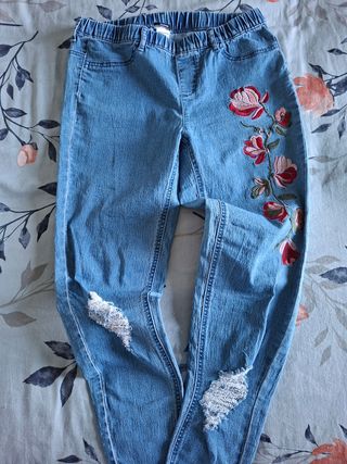 Jeans blu ricamo floreale
