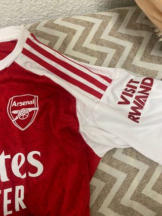 Camiseta y pantalon Arsenal Adidas 2025
