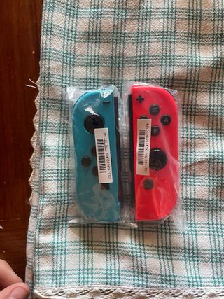 2 Joy-Con Switch: Rosso & Turchese
