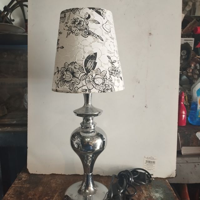 Lampada da tavolo cromo e tessuto