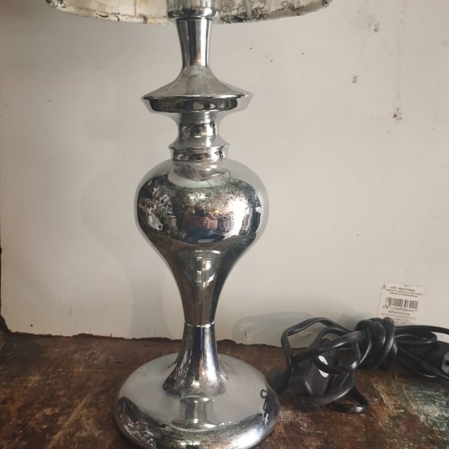 Lampada da tavolo cromo e tessuto