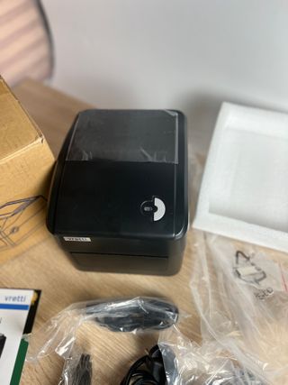 Impresora térmica de etiquetas 4x6 para envíos.