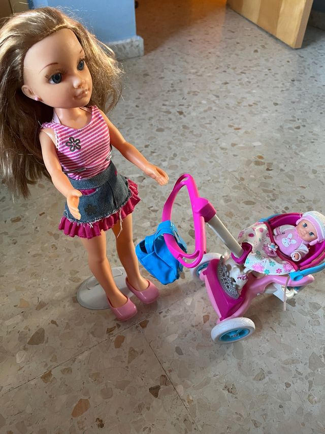 Muñeca Nancy con carrito bebé