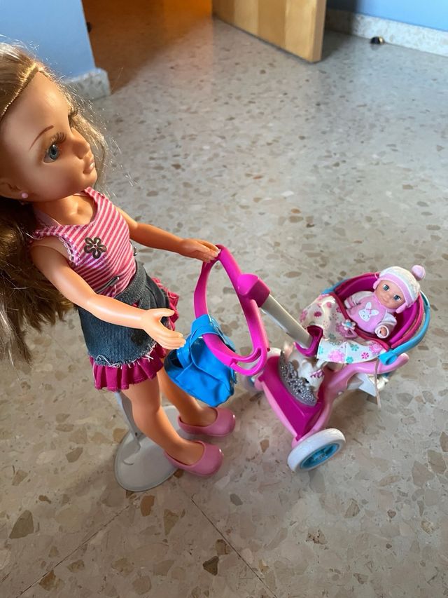 Muñeca Nancy con carrito bebé
