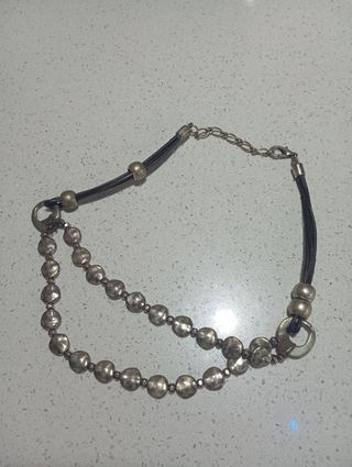 Collar marrón y plata