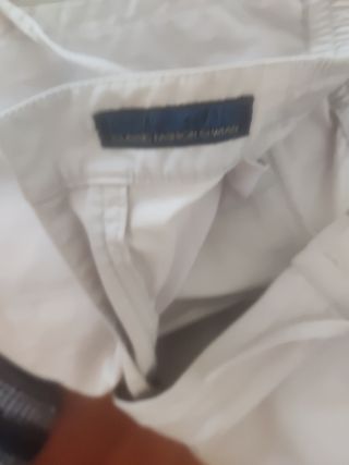 4 pantalones claros  y blancos talla M