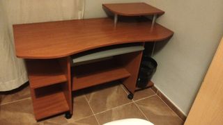 Escritorio madera marrón