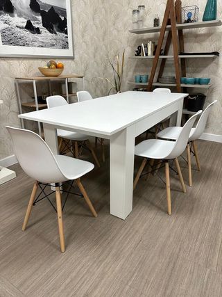 Mesa extensible + 6 sillas blancas