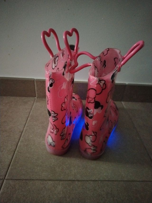Botas Minnie Mouse rosa
Con luces, talla 33/34
