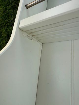 Alacena blanca de madera con 2 estantes.  LEER !!