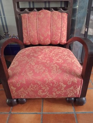 Sillón antiguo tapizado. Precio por las dos.