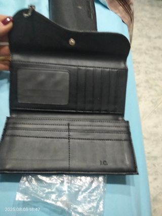 Portafoglio nero simil pelle