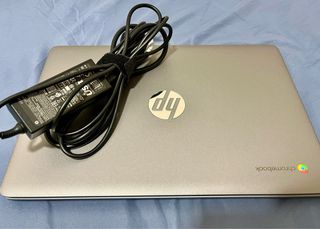 Chromebook portátil HP con cargador original.