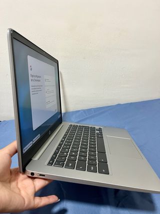 Chromebook portátil HP con cargador original.