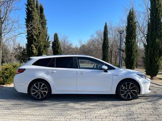 TOYOTA Corolla 2.0 180H FEEL ECVT TOURING SPORT