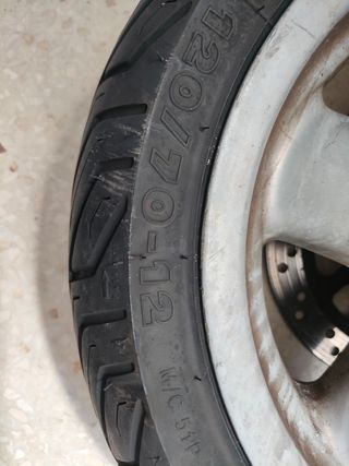 Neumático Michelin 120/70/12
City grip.
