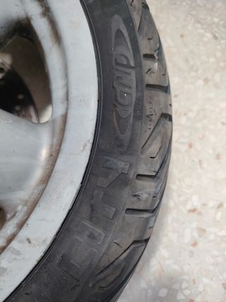 Neumático Michelin 120/70/12
City grip.
