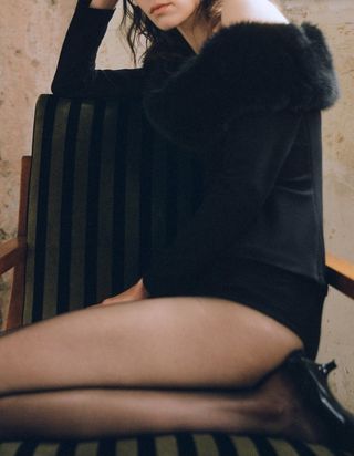 Top Zara - Cuello Pelo Negro