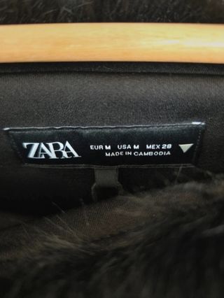 Top Zara - Cuello Pelo Negro