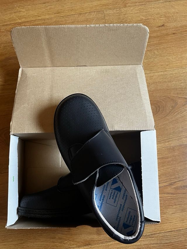 Zuecos de trabajo para hombre o mujer.