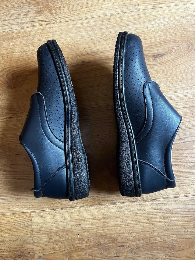 Zuecos de trabajo para hombre o mujer.