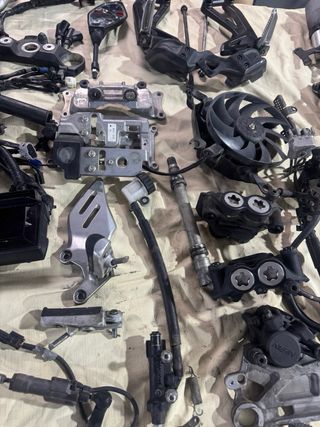 Yamaha Tracer GT 900 - Despiece