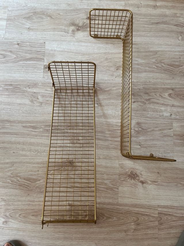 2 Estanterías metálicas doradas Svenshult