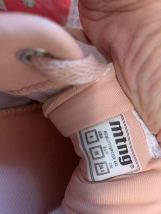 Zapatillas deportivas blancas y plateadas