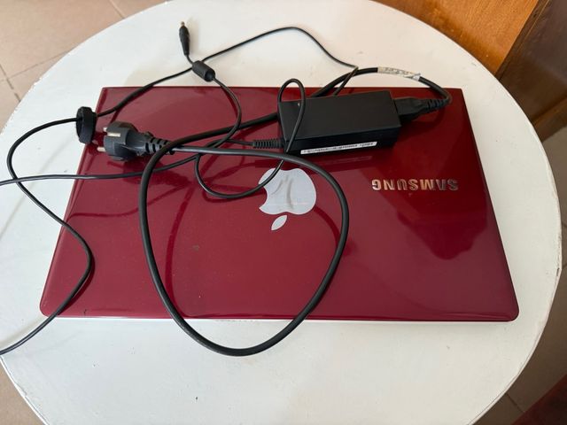 Portátil Samsung rojo