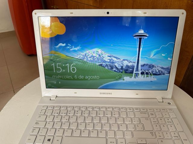Portátil Samsung rojo