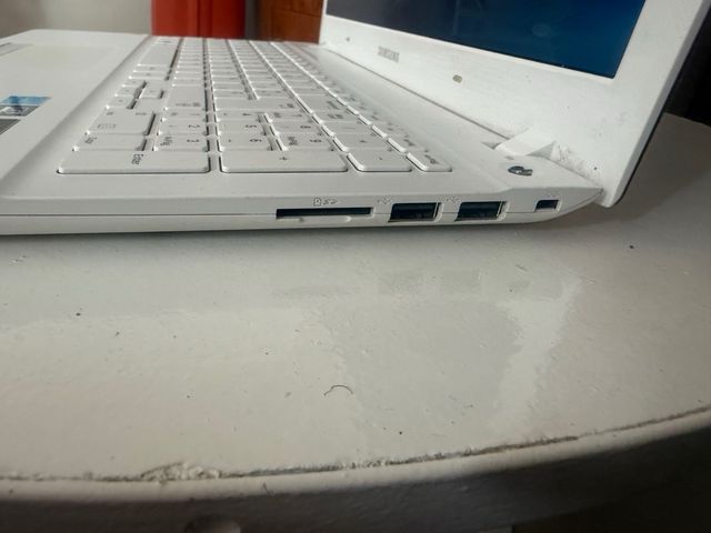 Portátil Samsung rojo