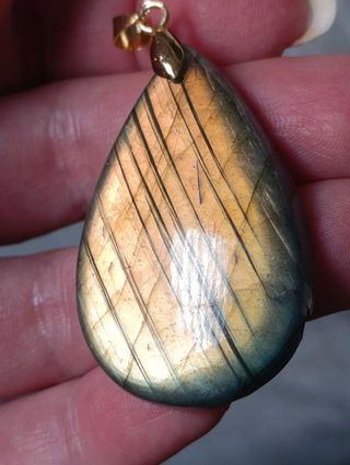 Ciondolo Labradorite: goccia oro