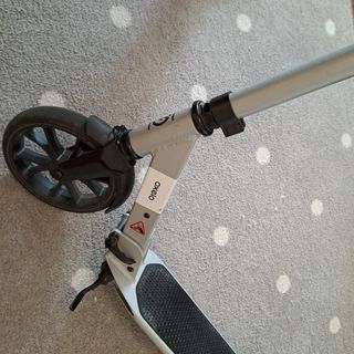 Patinete Axelo Gris