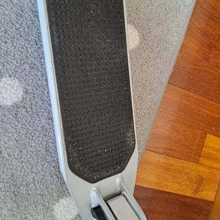 Patinete Axelo Gris