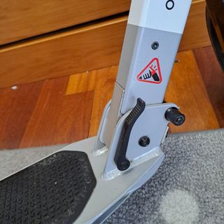 Patinete Axelo Gris