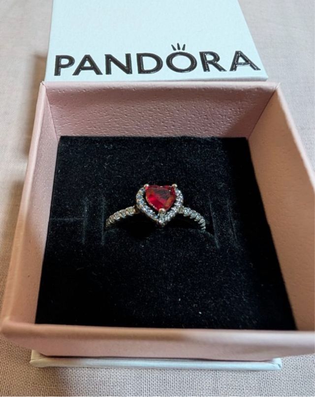 Anillo corazón rojo