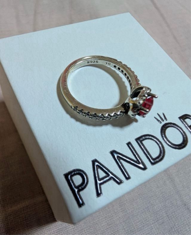 Anillo corazón rojo