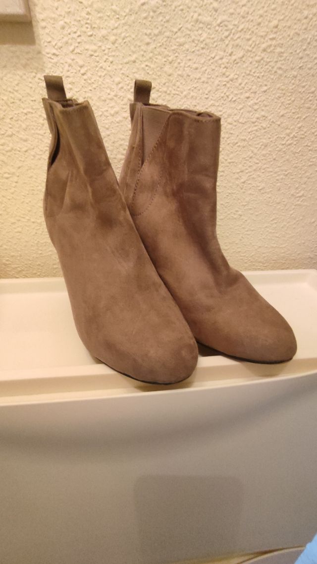 Botines mujer beige tacón 36